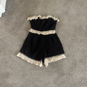 Selfie Leslie romper